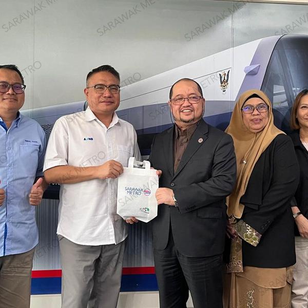A delegation from Amanah Saham Nasional Berhad (ASNB) Sarawak Regional office recently paid a courtesy visit on our CEO Ts Mazli Mustaffa. Leading the delegation was ASNB Sarawak’s regional director Mohamad Zaidi Abdul Rahman accompanied by ASNB’s Kuching branch manager Abdul Thani Abdul Latip.