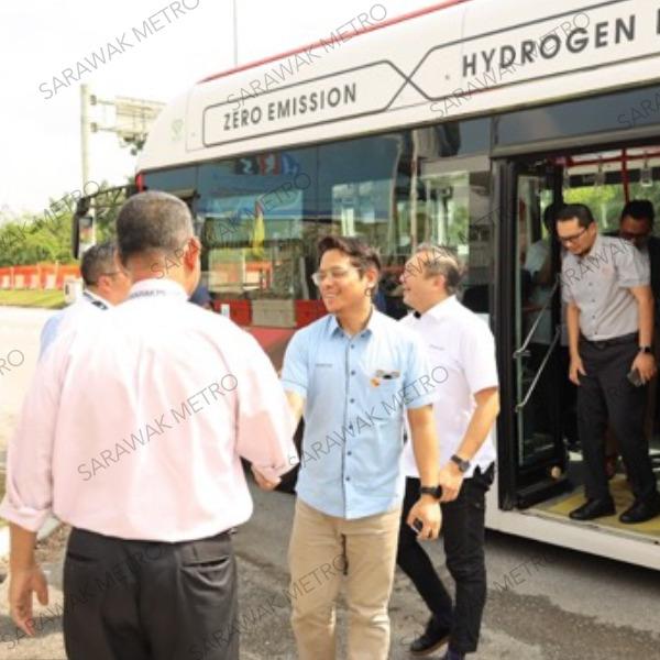 H2 bus ride for Selangor State Executive Council (Exco) member for Investment, Trade and Mobility, Ng Sze Han and delegations