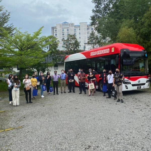 H2 bus ride with Swinburne University of Technology Sarawak, attended by Pro Vice-Chancellor & CEO, Ir. Prof Lau Hieng Ho and his team accepted our invitation to take a ride on our hydrogen bus.