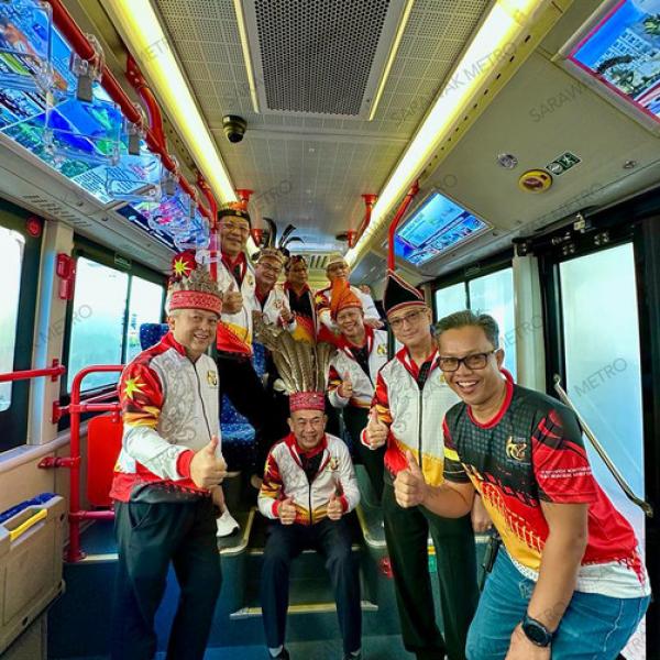 Hydrogen bus ride with Pasukan Konvoi Kembara Sarawak Merdeka 2023