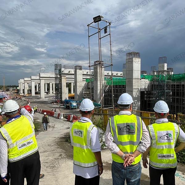 KUTS Project team visited the construction site of one of our most significant ART stations. We’re pleased to share that construction of our ART Interchange Station (SR10) at Simpang Tiga is going smoothly.  Once completed, this interchange station will serve to provide commuters with greater access throughout Greater Kuching on their journeys through the Blue Line and the Red Line of the Kuching Urban Transportation System.