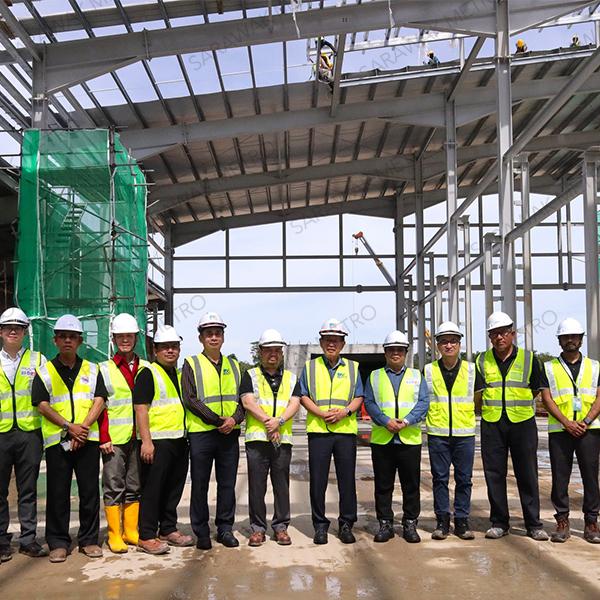 Minister for Transport Sarawak, the Honourable Dato Sri Lee Kim Shin visited the construction site of our Autonomous Rapid Transit (ART) depot in Rembus, Kota Samarahan.  During his walkabout, the Minister was briefed by our CEO, Ts. Mazli Mustaffa, on the progress updates of our Rembus ART depot, which will house the administration and operation control centre, mechanical and infrastructure workshops, hydrogen refuelling facilities, test track and stabling yard.  Among those present were Deputy Minister for Transport Sarawak, the Honourable Datuk Dr Jerip Susil and officers from the Ministry of Transport Sarawak.