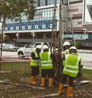 One of the team conducting a standard penetration test at one of the proposed ART station sites near a popular shopping mall on Jalan Wan Alwi, along our Samarahan Line.