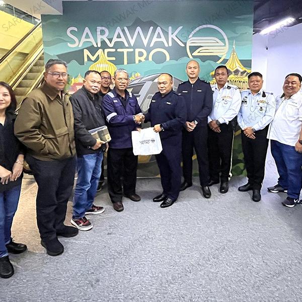 Recently, we had the opportunity to meet with PDRM’s traffic management teams from Kuching and Samarahan districts, led by DSP Victor Ripon, Chief of Traffic from the Kuching District Police Headquarters.  As construction for our KUTS project gathers momentum, traffic management and road safety remain our top priorities.  And as such we are grateful to have government agencies like the Royal Malaysian Police (PDRM) to assist us in our efforts to manage traffic as best as possible.