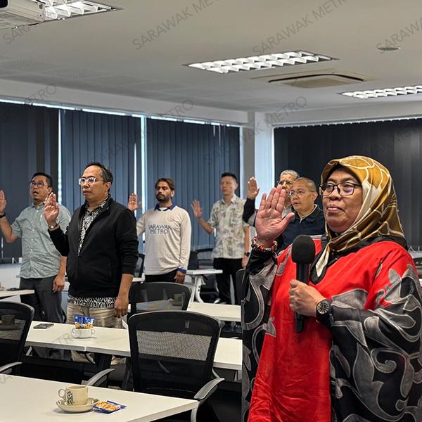 Sarawak Metro recently held an Anti-Bribery Management System (ABMS) training course for greater understanding and best practices among our staff. Together, we are reinforcing a workplace culture built on transparency, trust, and accountability in our endeavours for service excellence