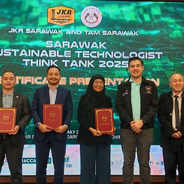 Sarawak Metro was proud to share our experience in developing the Kuching Urban Transportation System (KUTS) during the recent ‘Sarawak Sustainable Technologist Think Tank 2025’, which was officiated by Ir. Ts. Gs. Br. PMr. Dr. Cassidy Morris, Director of Jabatan Kerja Raya Sarawak  We fully support the push for sustainable infrastructure and smart mobility, and we thank Technological Association Malaysia Sarawak Branch - TAM Sarawak for the opportunity to facilitate and contribute to the success of the seminar.