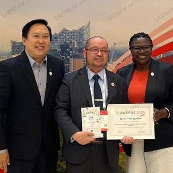 Sarawak Metro were honoured to be one of the winners of the Special Recognition Award from the International Association of Public Transport (UITP), at the UITP Summit that was held in Hamburg, Germany