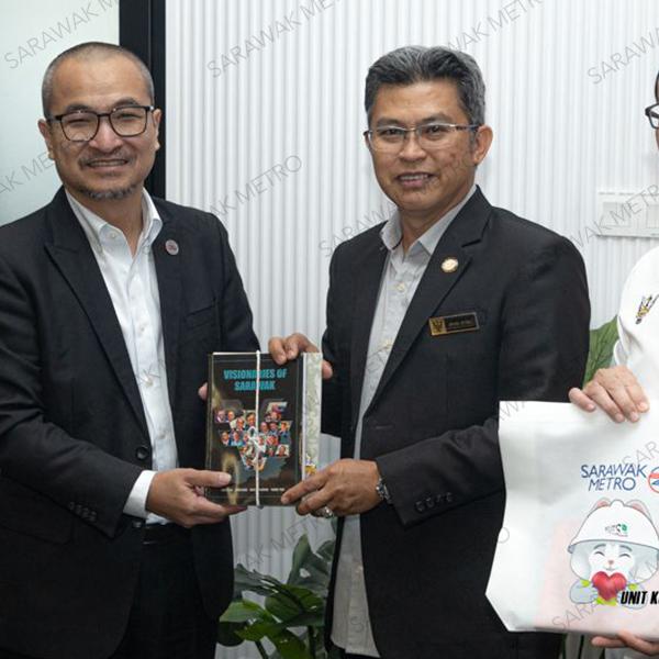 Thank you to Director of Unit Komunikasi Awam Sarawak - UKAS Awang Putrayusrie Awang Redzuan, and his team for the warm welcome during our courtesy call yesterday.  We greatly appreciate the opportunity to share updates on the KUTS project and especially also for the continued support in helping us to communicate the story of our journey in transforming the public transport system in Greater Kuching