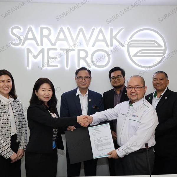 The KUTS Project achieved another key milestone with the award of a RM58 million design-and-build contract to Linde EOX Sdn Bhd for the relocation and upgrading of Sarawak Energy Berhad’s hydrogen production plant and refuelling station.  The facility will be relocated from Bintawa to the ART Depot in Rembus, Kota Samarahan – under Phase 1 of the hydrogen production strategy for the KUTS Project.   Upon completion, the upgraded plant will have the capacity to produce approximately one tonne of green hydrogen.