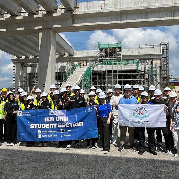 We recently hosted a delegation from the Institution of Engineers, Malaysia (IEM) Student Section from the University of Nottingham Malaysia @IEM UNM Student Section and UNIMAS @IEM - SAFE Universiti Malaysia Sarawak during their visit to our Simpang Tiga ART Interchange Station construction site.  We had the opportunity to share with these future engineers our vision of advancing sustainable green hydrogen-powered public transport services through the development of our KUTS project.