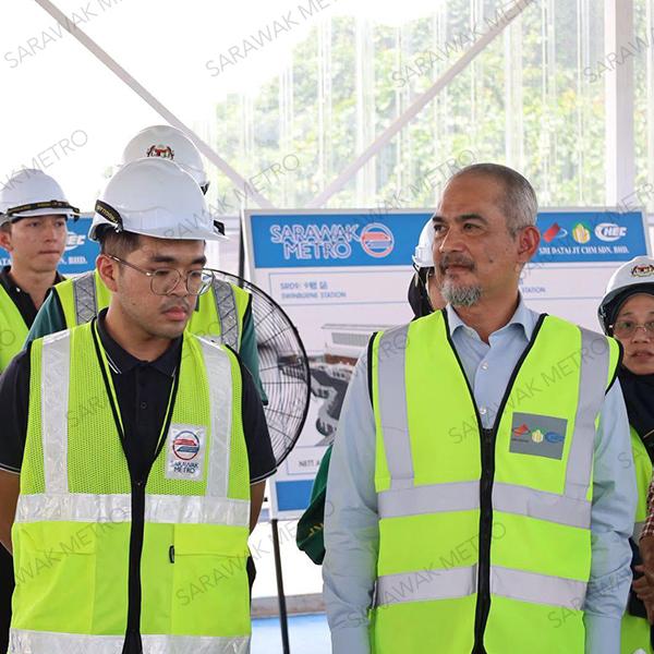 We were honoured to host Ir. Haji Mohd Hatta Zakaria, Director General of the Department of Occupational Safety and Health (DOSH) Malaysia, as well as the leadership of DOSH Sarawak, during a technical visit to the Simpang Tiga ART interchange station construction site and the Kuching ART assembly facility. The visit served as an opportunity for DOSH Malaysia to review the progress of the project and assess the implementation of safety and health measures on site. 