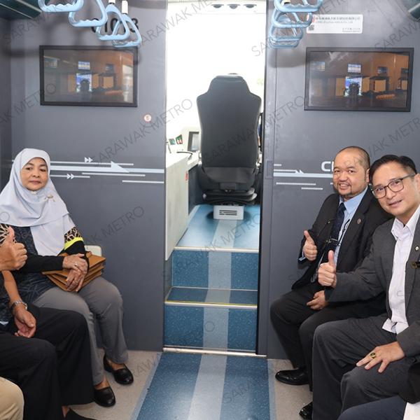 We were honoured to receive a delegation from the Perak State Infrastructure, Energy, Water and Public Transportation Committee (INTAP) at the Kuching ART Assembly Facility (KAAF), recently.  Led by INTAP Chairman YB Dato’ Seri Ir. Haji Mohammad Nizar bin Jamaluddin, the 39-member delegation aimed to gain a deeper understanding of the ART system being developed under the KUTS project.