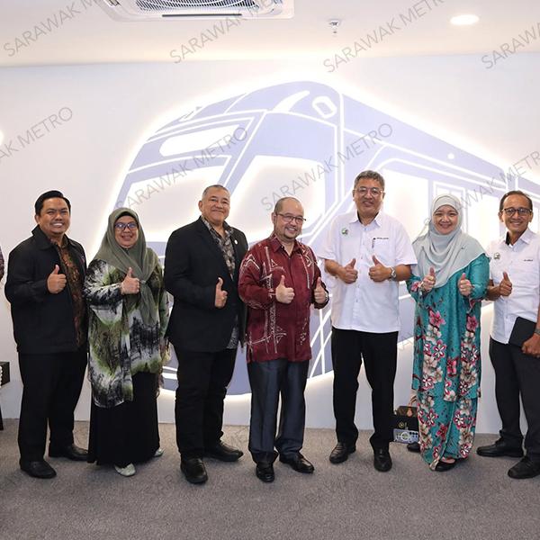 Yesterday, we were honoured to welcome a delegation from @Majlis Perbandaran Kota Samarahan (MPKS), led by its Chairman Abang Ismawi Abang Ali. During their visit our corporate office, our CEO Ts. Mazli Mustaffa and several members of Sarawak Metro’s management team briefed on the KU